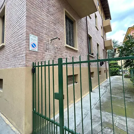 Charming Near Saragozza Apartment *